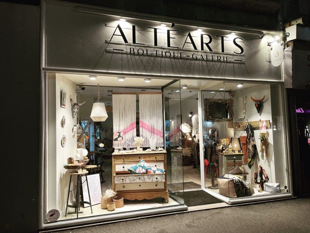 L'atelier Isacréa26 est heureuse d'exposer ses créations dans la toute nouvelle boutique d'artisans créateurs Altéarts 28 rue Jacquemart à Romans sur Isère