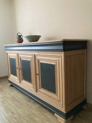 Buffet merisier en finition mixte, naturel blanchi léger et peinture et patine gris anthracite